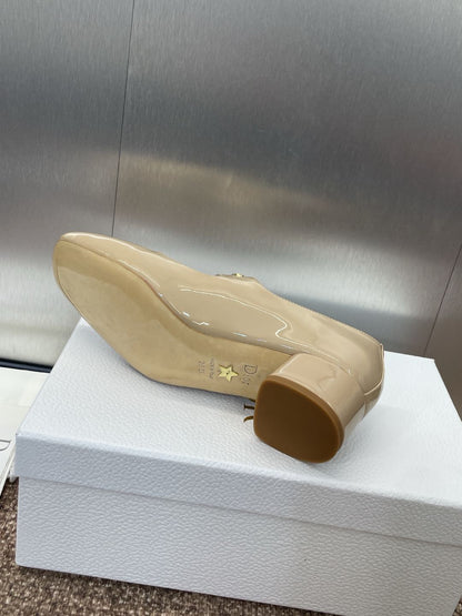 MEDIUM 35 MM HEEL PUMP IN CAMEL BEIGE PATENT CALFSKIN