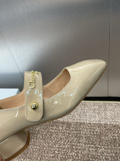 MEDIUM 35 MM HEEL PUMP IN CAMEL BEIGE PATENT CALFSKIN