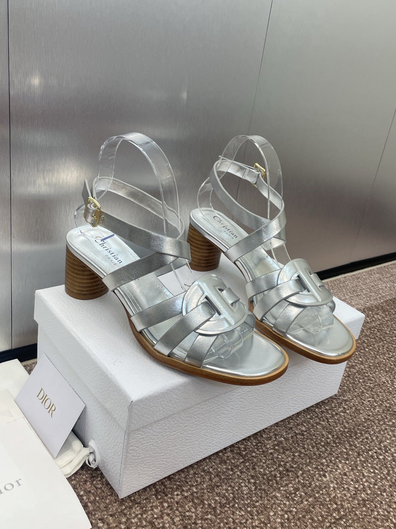 D-CLUB HIGH HEEL SLIDE 25S 55MM IN SILVER GLOSSY CALFSKIN