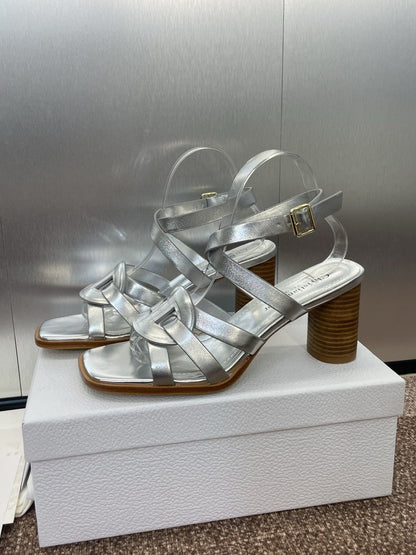 D-CLUB HIGH HEEL SLIDE 25S 80MM IN SILVER GLOSSY CALFSKIN