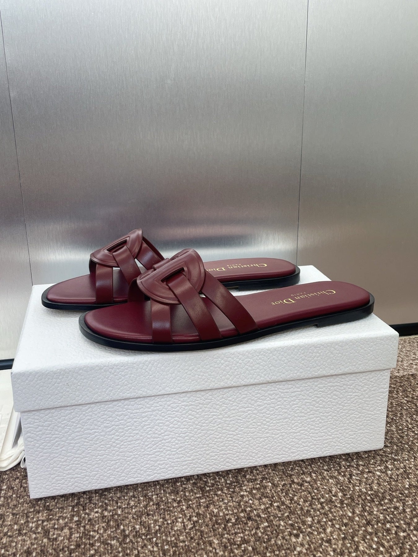 D-CLUB SLIDE SANDAL 25S IN BURGUNDY RED CALFSKIN