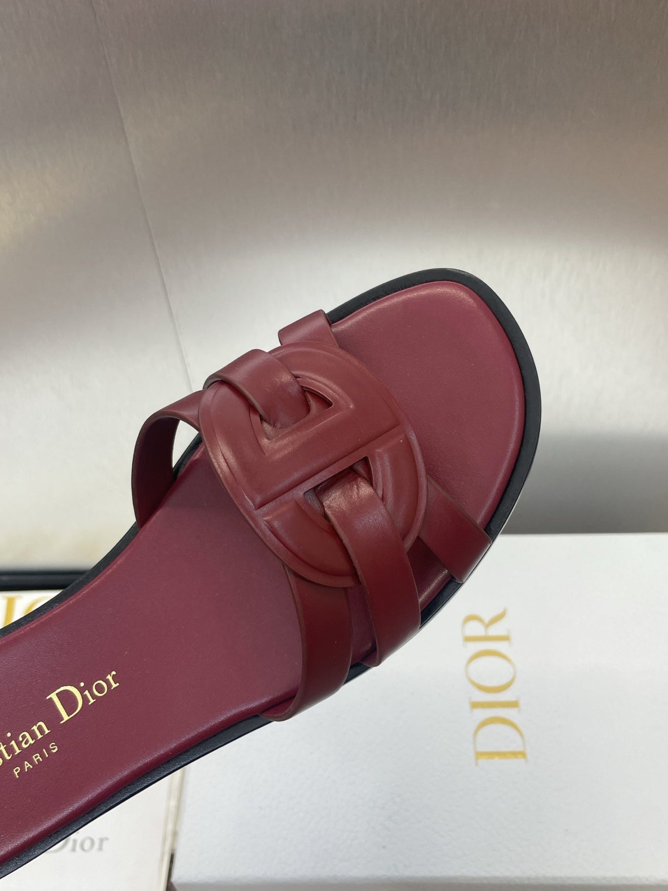 D-CLUB SLIDE SANDAL 25S IN BURGUNDY RED CALFSKIN