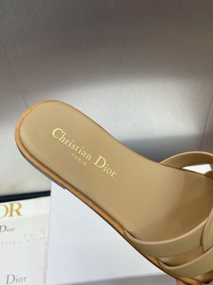 D-CLUB SLIDE SANDAL 25S IN GOLDEN BEIGE CALFSKIN