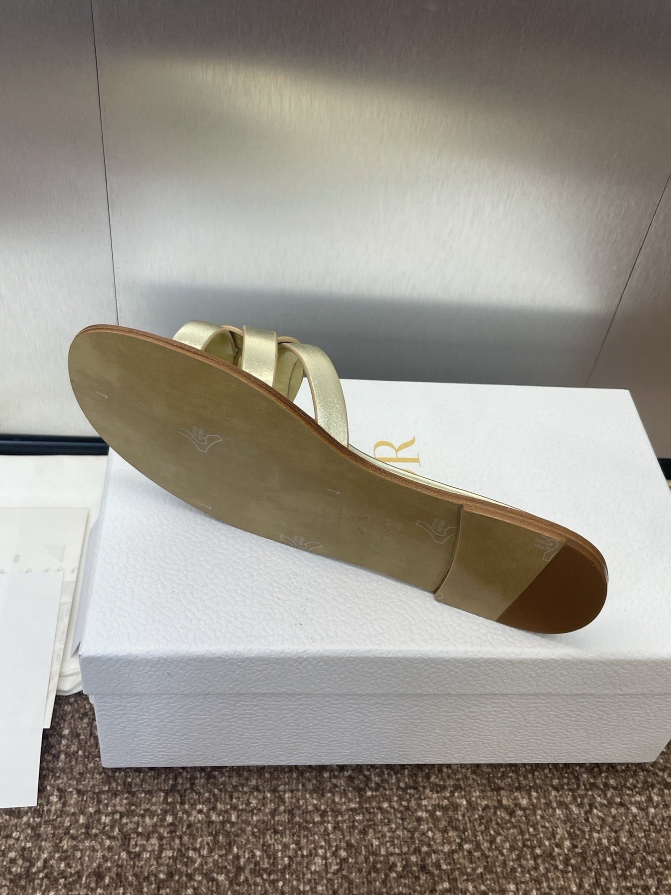 D-CLUB SLIDE SANDAL 25S IN GOLD GLOSSY CALFSKIN