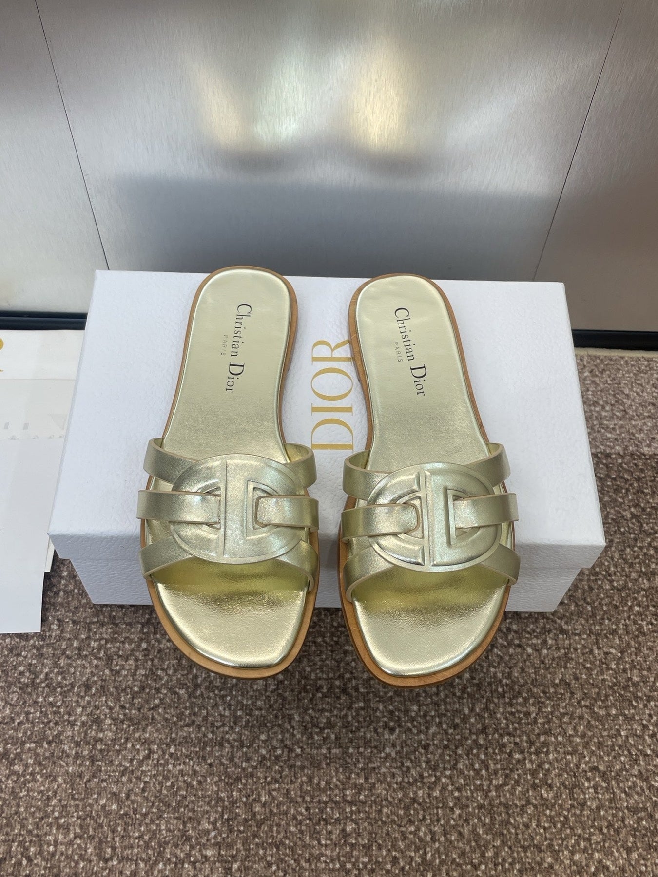 D-CLUB SLIDE SANDAL 25S IN GOLD GLOSSY CALFSKIN