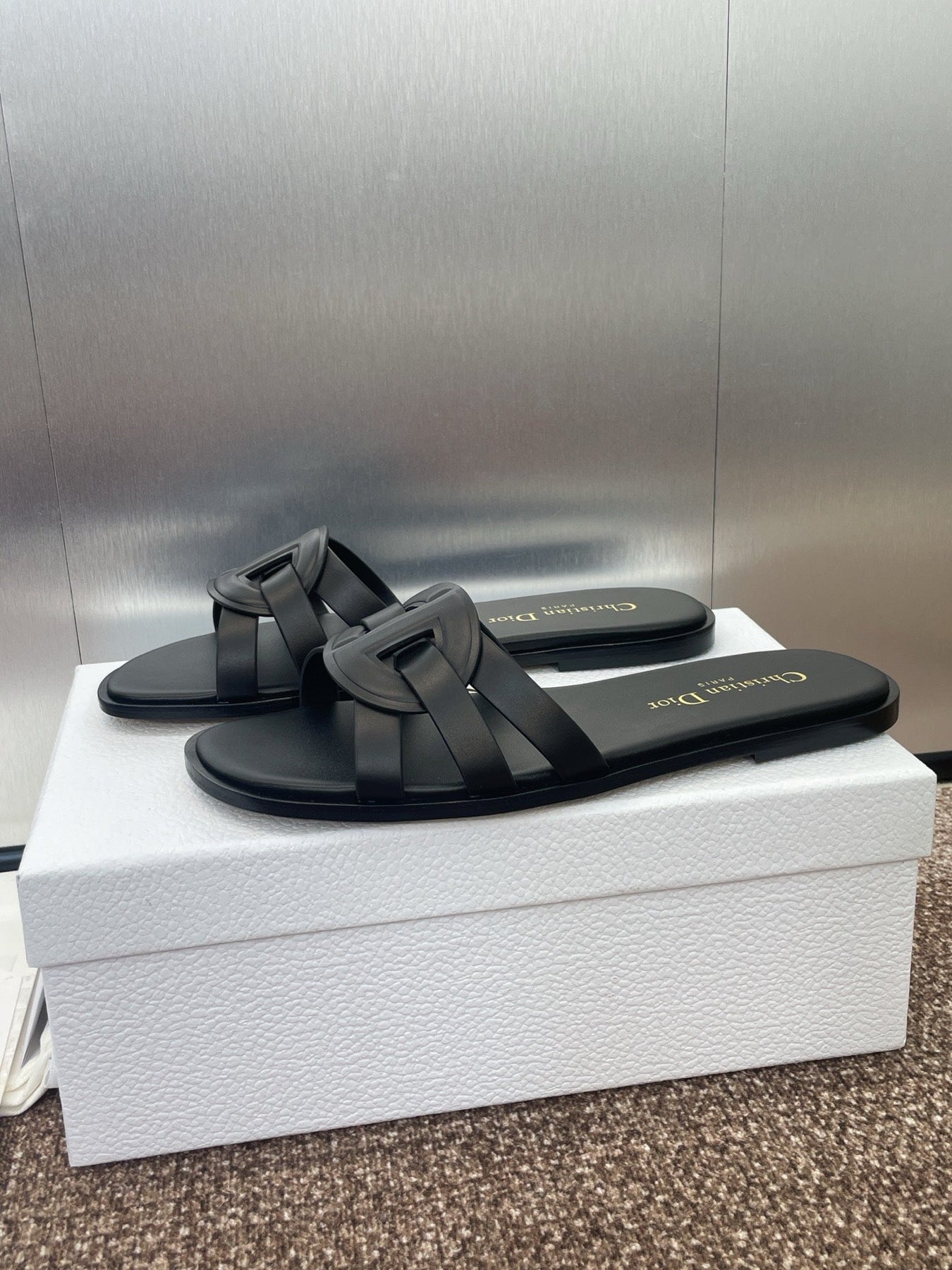 D-CLUB SLIDE SANDAL 25S IN BLACK CALFSKIN