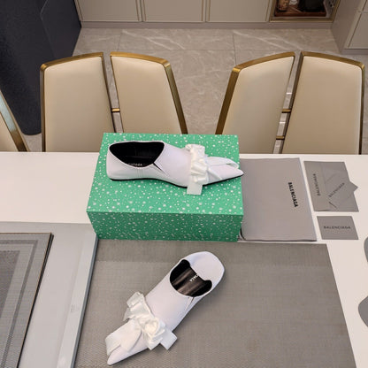 POINTED-TOE FLATS WITH BOW IN WHITE SOFT LAMBSKIN