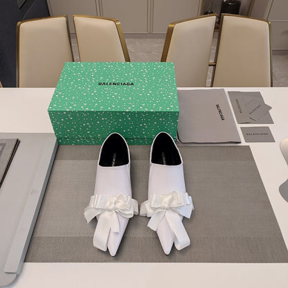 POINTED-TOE FLATS WITH BOW IN WHITE SOFT LAMBSKIN