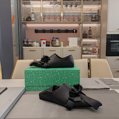 POINTED-TOE FLATS WITH BOW IN BLACK SOFT LAMBSKIN