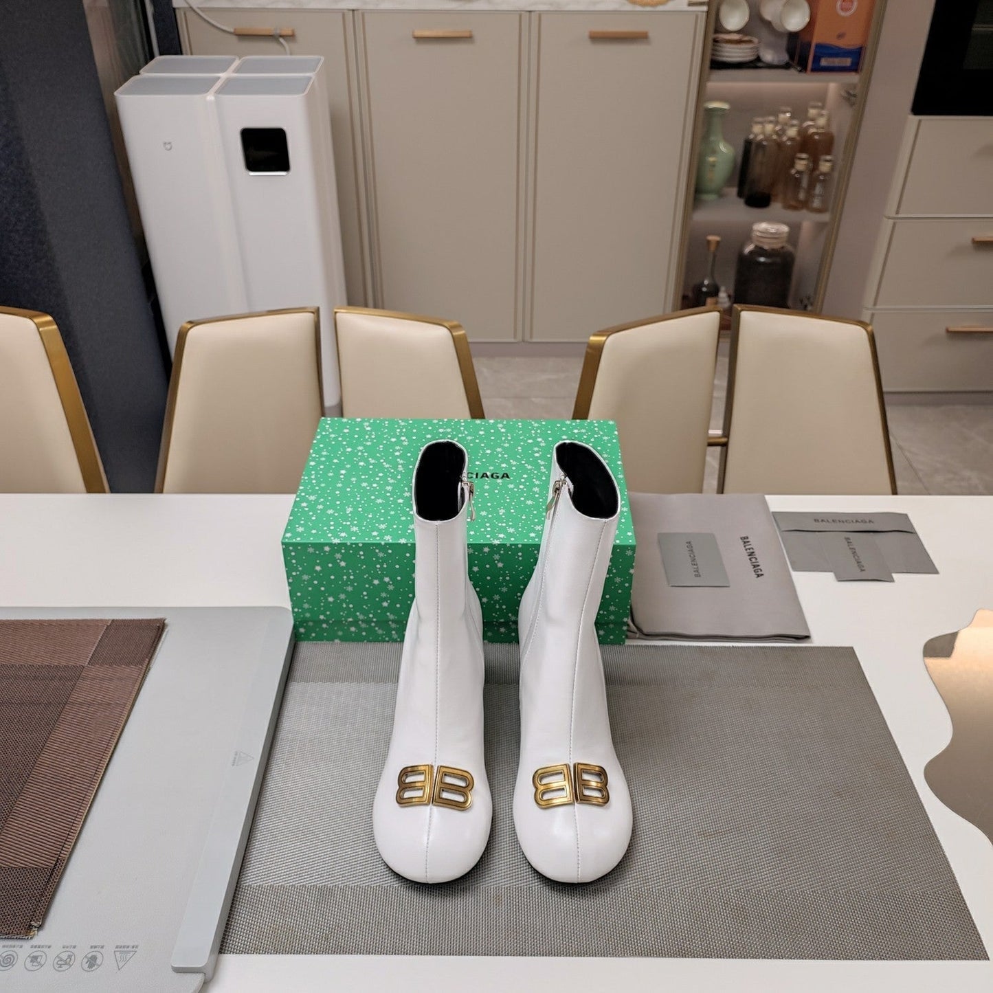 ROUND-TOE HIGH HEEL BOOTS IN WHITE SMOOTH LAMBSKIN