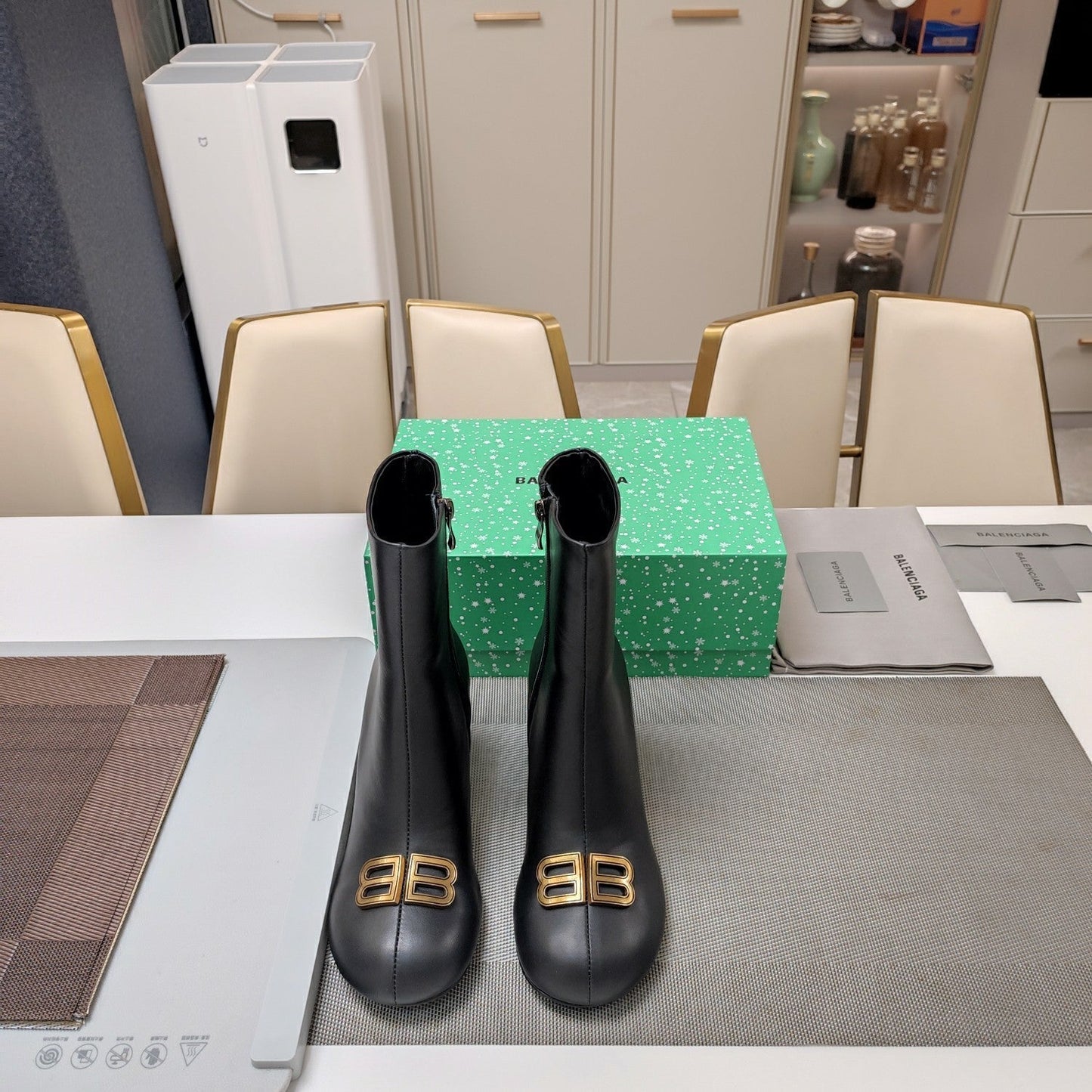 ROUND-TOE HIGH HEEL BOOTS IN BLACK SMOOTH LAMBSKIN