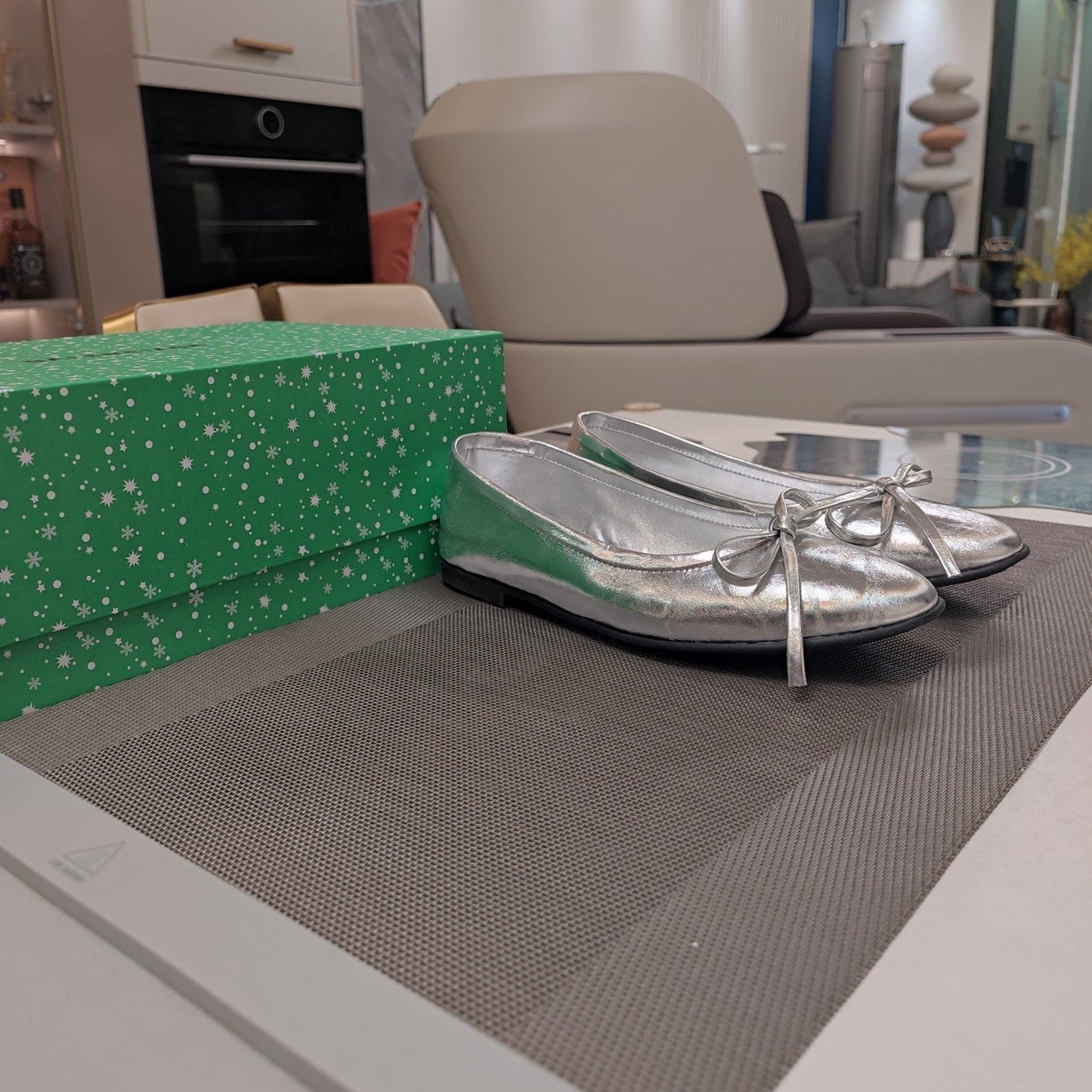 RHINESTONE BALLET FLATS WITH BOW IN SILVER WAX-OIL SHEEPSKIN