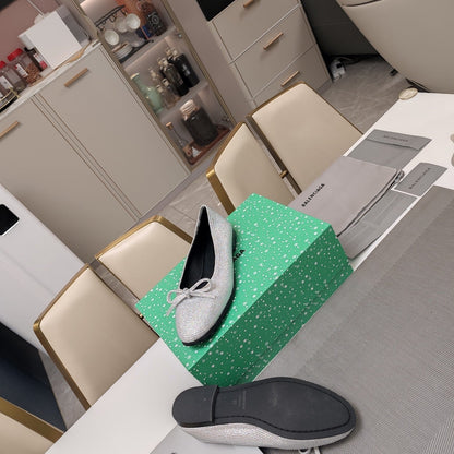 RHINESTONE BALLET FLATS WITH BOW IN METALLIC SILVER SHEEPSKIN