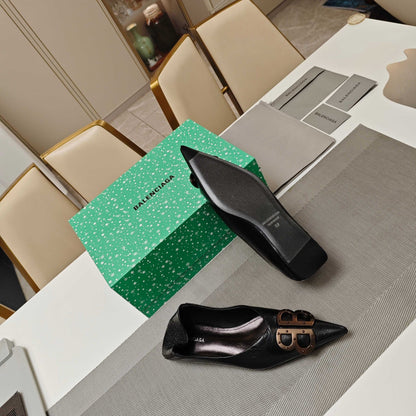 POINTED BALLET FLATS IN BLACK SHINY CRACKED SHEEPSKIN