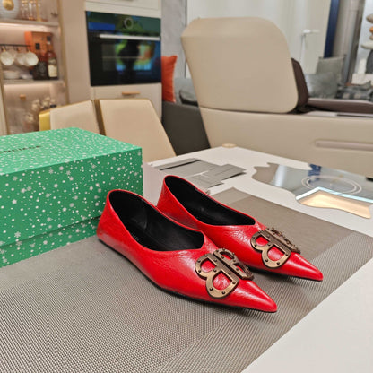 POINTED BALLET FLATS IN RED SHINY CRACKED SHEEPSKIN