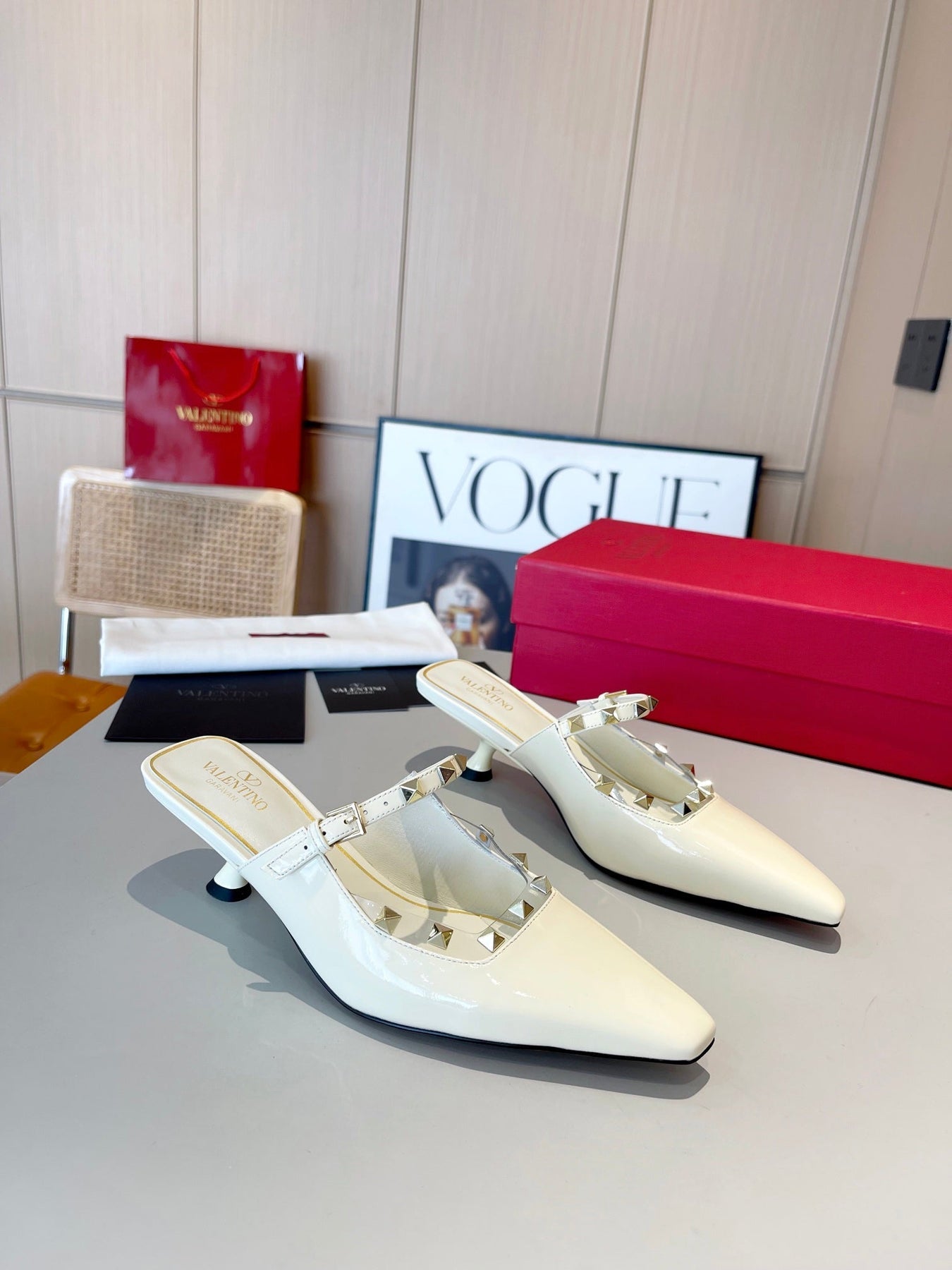 ROCKSTUD CAGED MULES 5 CM IN WHITE CALFSKIN