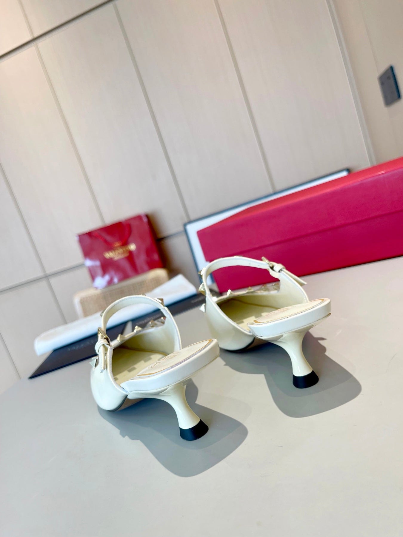 ROCKSTUD CAGED MULES 5 CM IN WHITE CALFSKIN