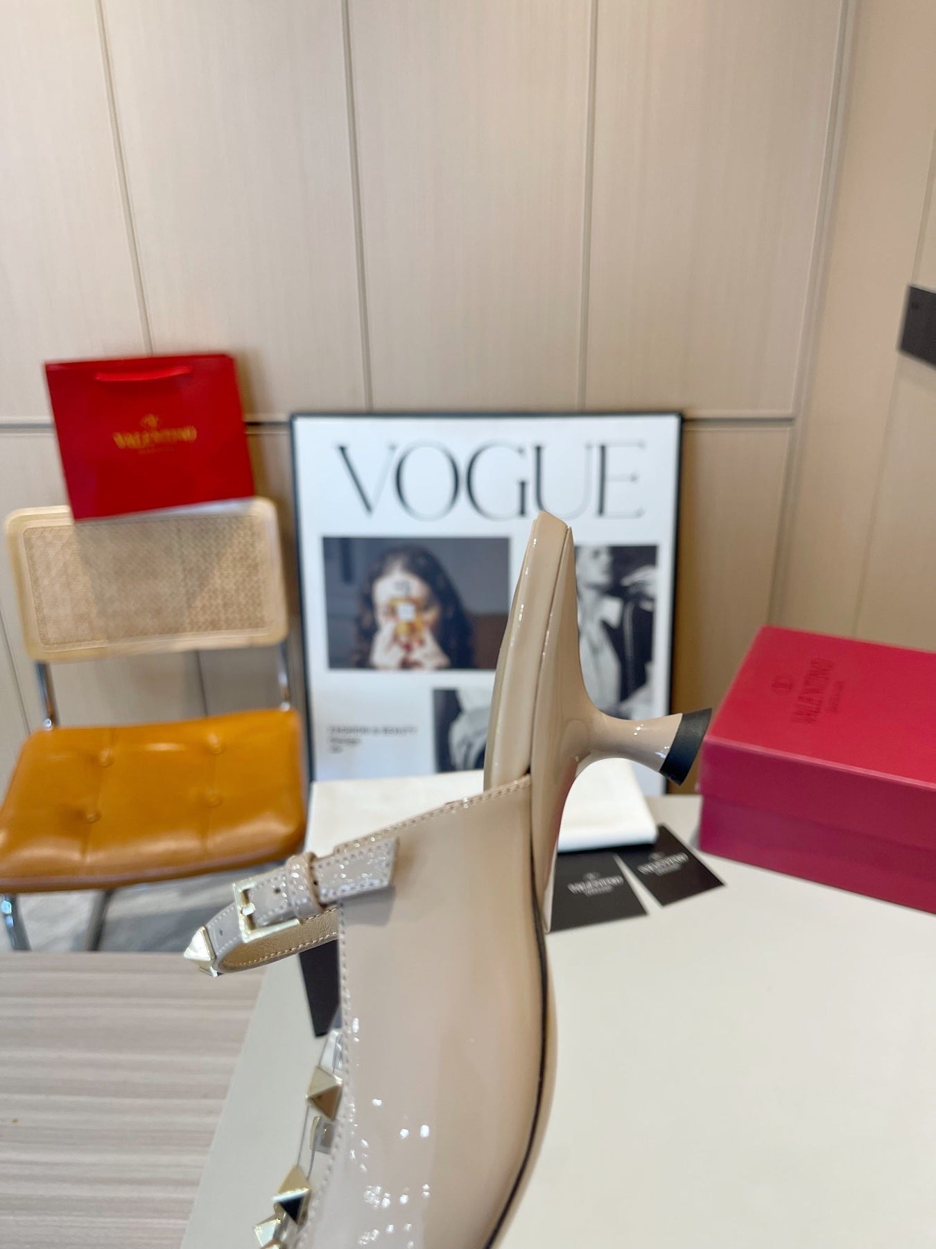 ROCKSTUD CAGED MULES 5 CM IN BISQUE BEIGE CALFSKIN