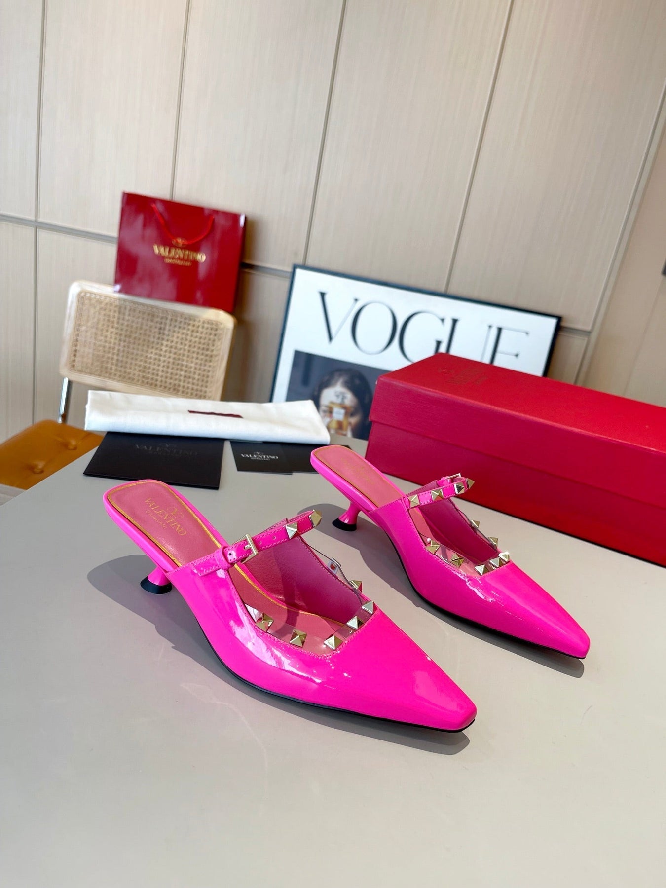 ROCKSTUD CAGED MULES 5 CM IN DEEP PINK CALFSKIN