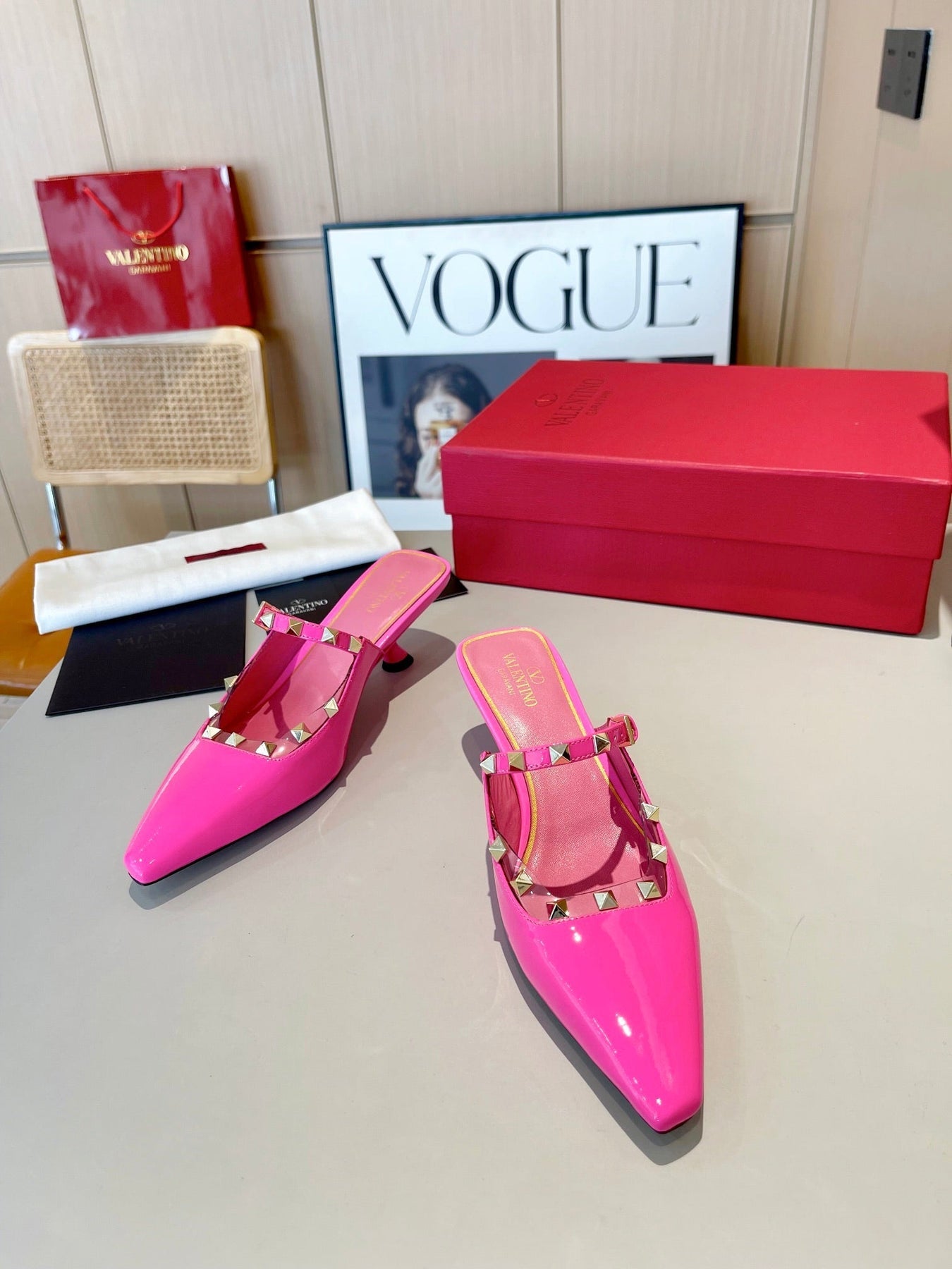 ROCKSTUD CAGED MULES 5 CM IN DEEP PINK CALFSKIN