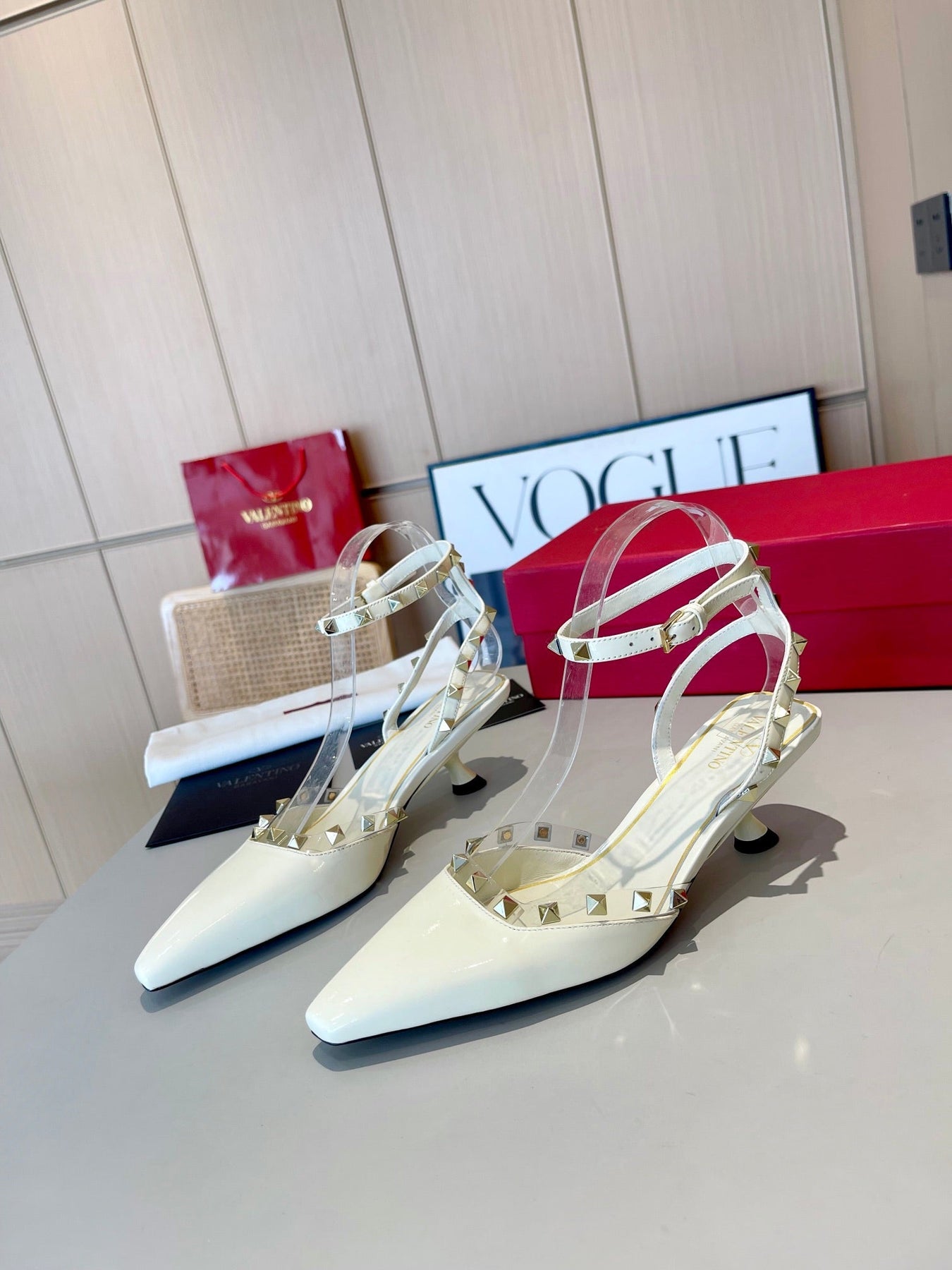 ROCKSTUD CAGED SLINGBACKS 5 CM IN WHITE CALFSKIN