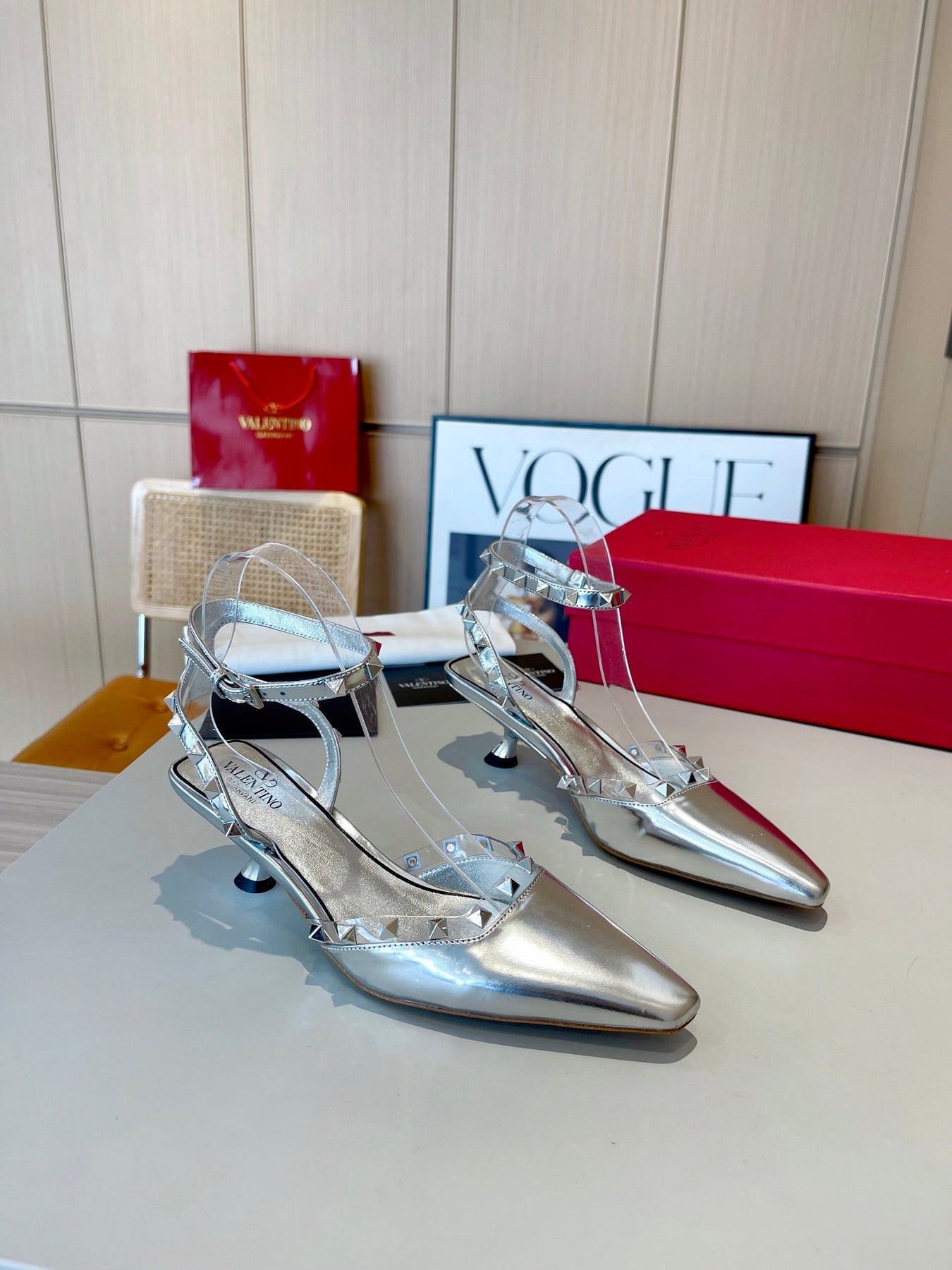 ROCKSTUD CAGED SLINGBACKS 5 CM IN SILVER CALFSKIN