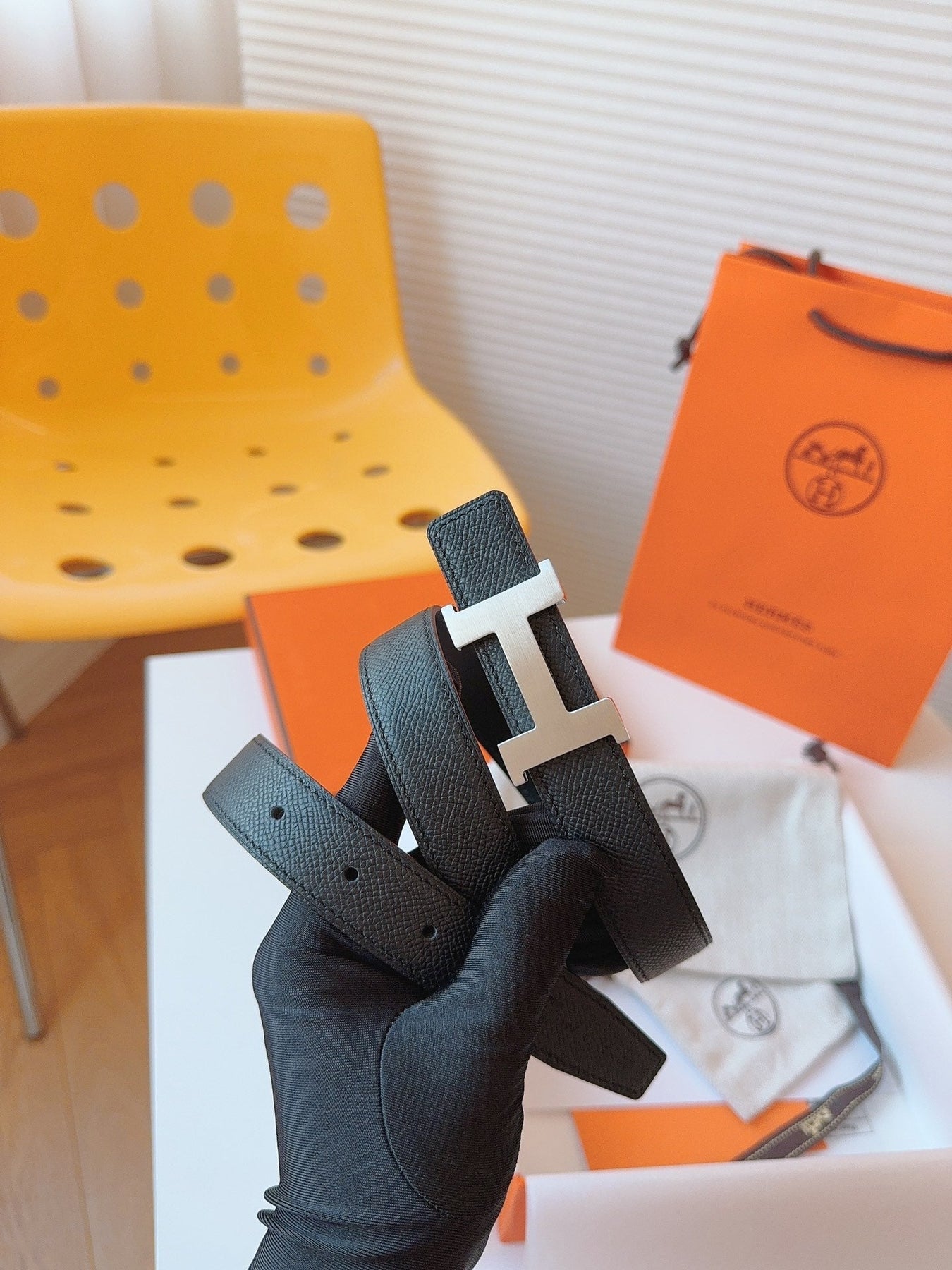 MINI H BELT BUCKLE & REVERSIBLE BLACK LEATHER STRAP 24 MM SILVER HARDWARE