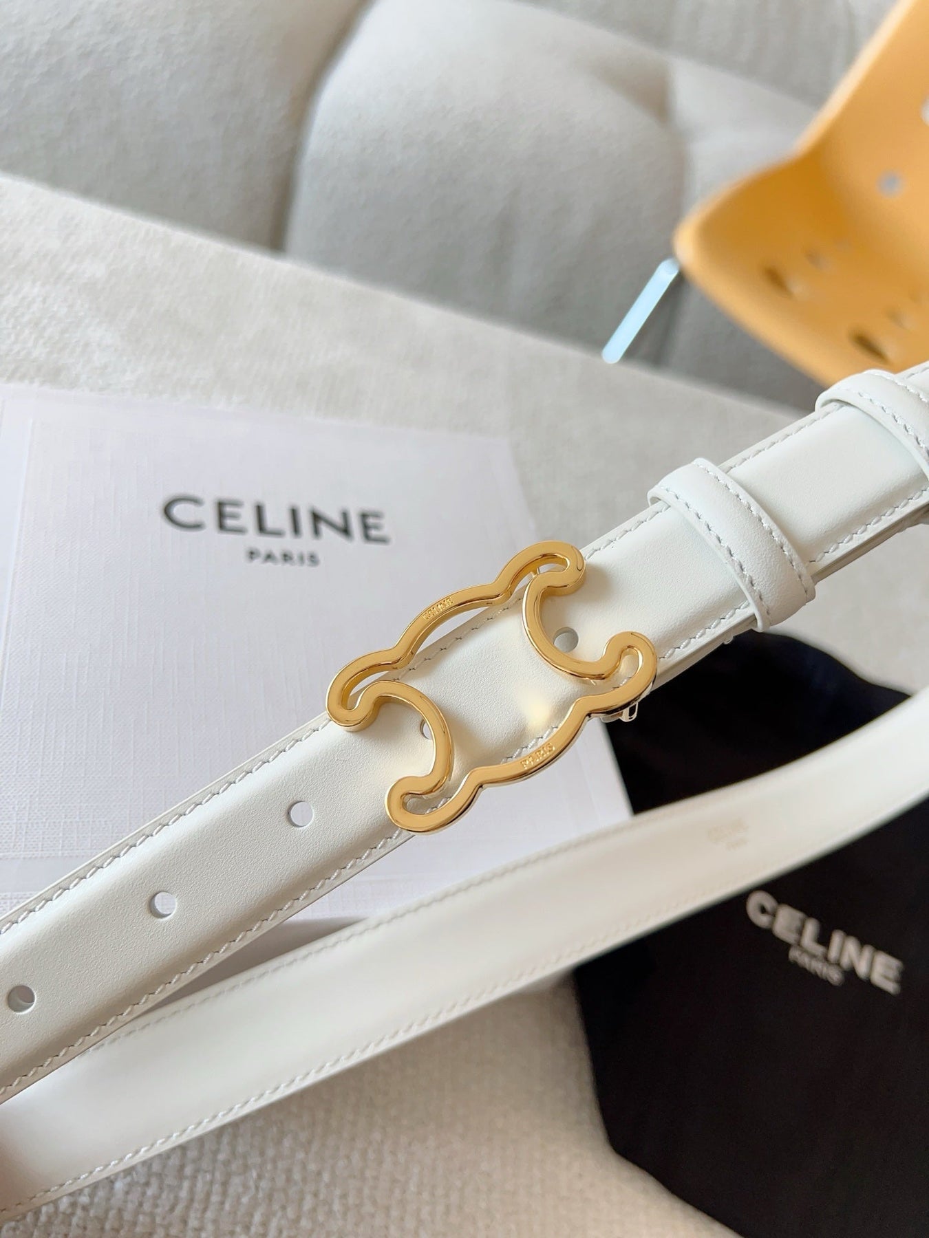 BELT 25MM TRIOMPHE LOGO CUT-OUT IN WHITE SMOOTH CALFSKIN WITH GOLD BUCKLE