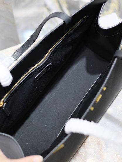 MANHATTAN SHOPPING BAG 40 IN BLACK SMOOTH LAMBSKIN GOLD BUCKLE