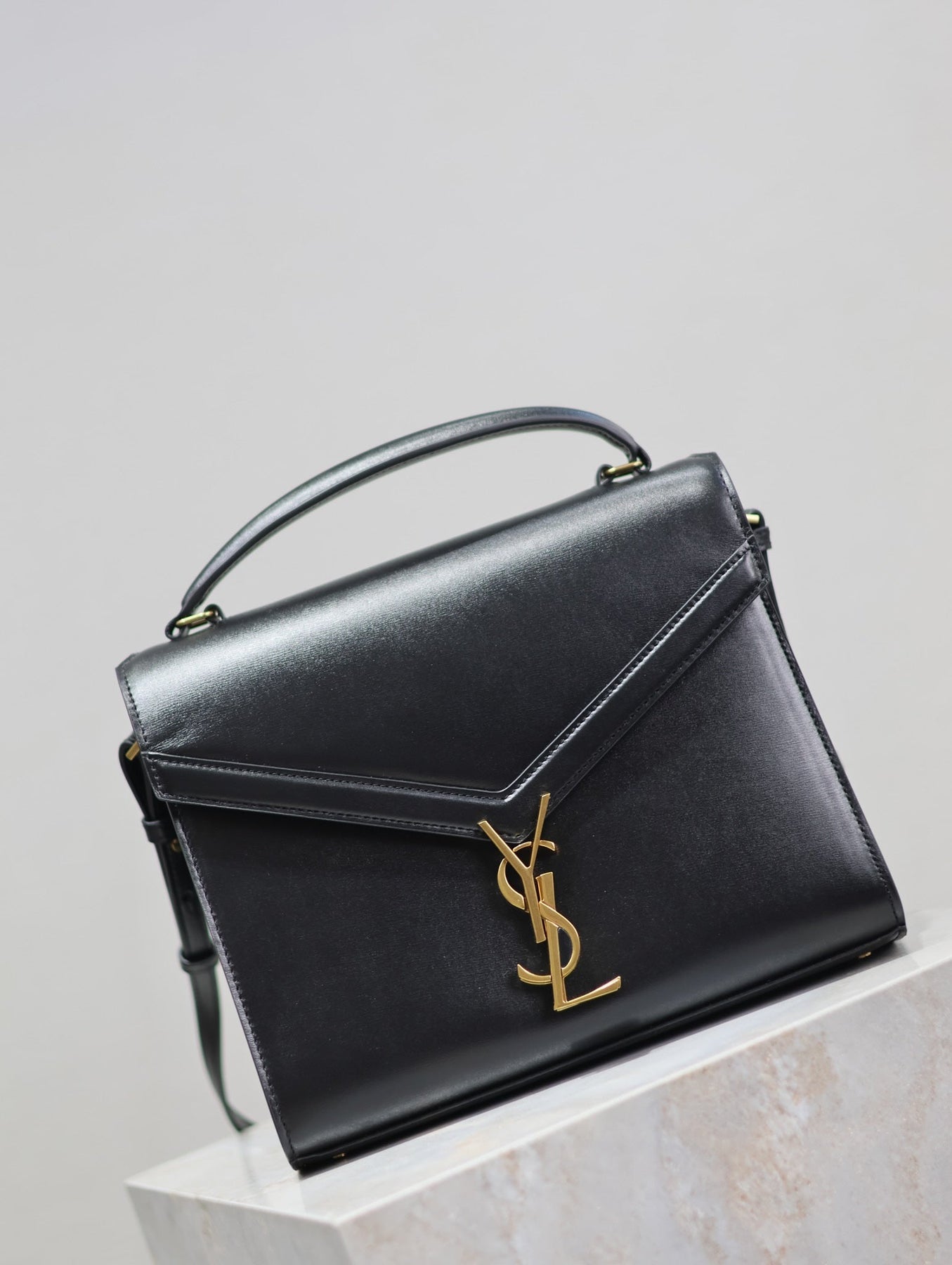 CASSANDRA TOP HANDLE BAG 24 IN BLACK SMOOTH LAMBSKIN GOLD HARDWARE