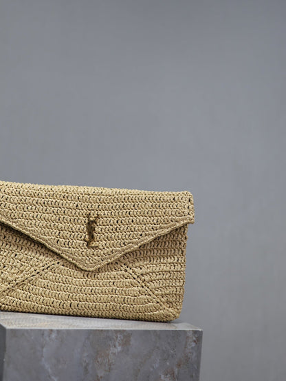 ENVELOPE CLUTCH 29 IN BEIGE RAFFIA