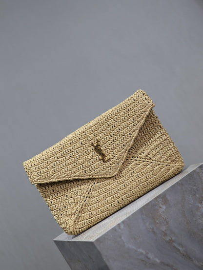 ENVELOPE CLUTCH 29 IN BEIGE RAFFIA