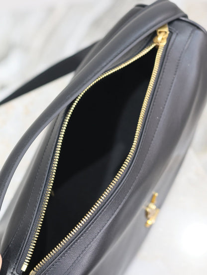 CAMERA SUPPLE BAG 28 IN BLACK SMOOTH LAMBSKIN GOLD HARDWARE