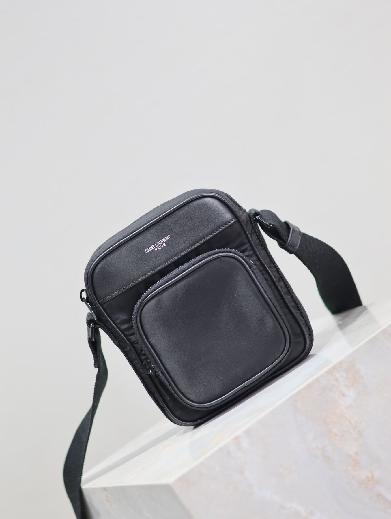 CITY MINI CAMERA BAG 18 IN BLACK ECONYL