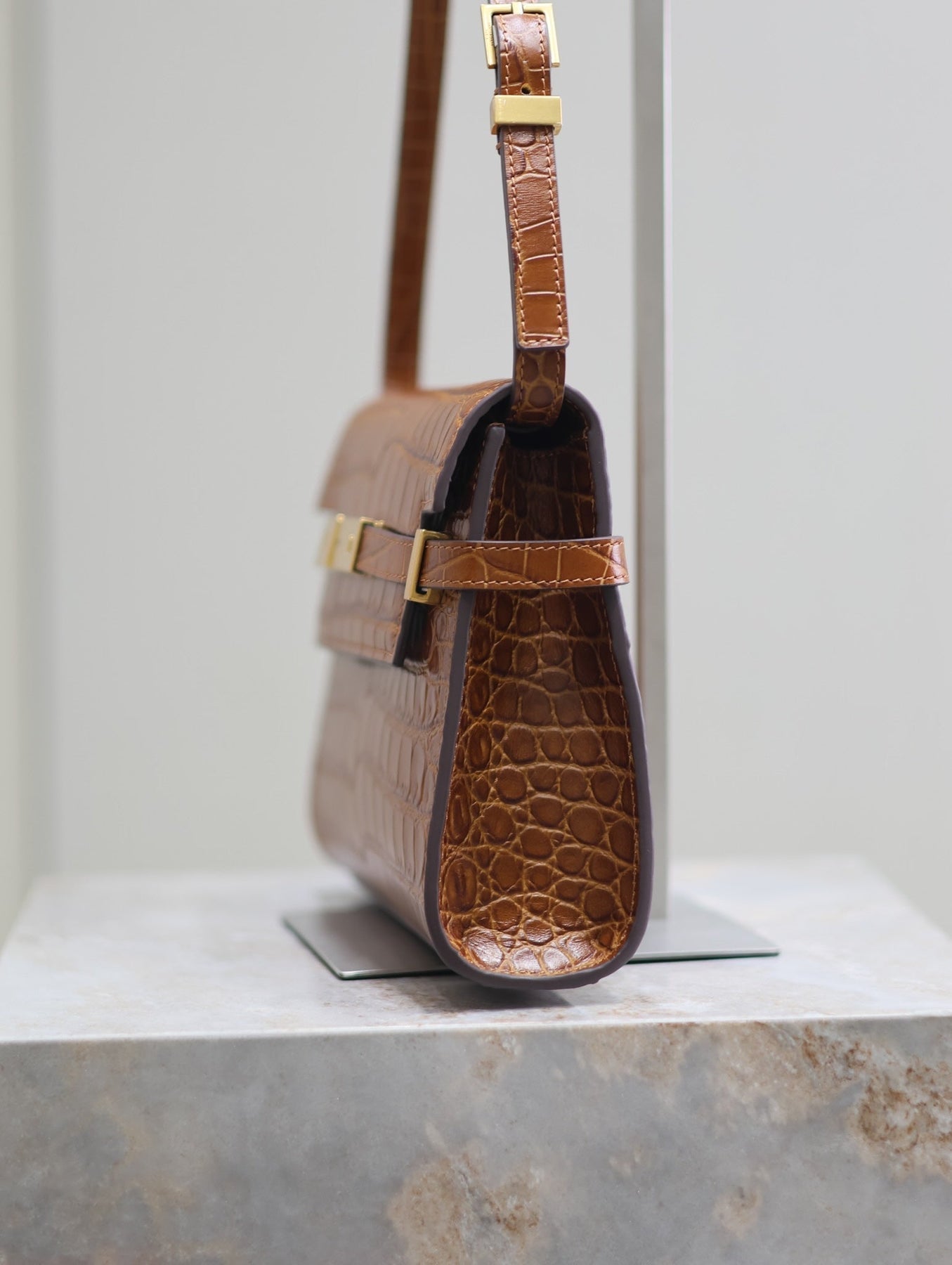 MANHATTAN SMALL 24 IN BROWN CROCODILE PATTERN CALFSKIN GOLD BUCKLE