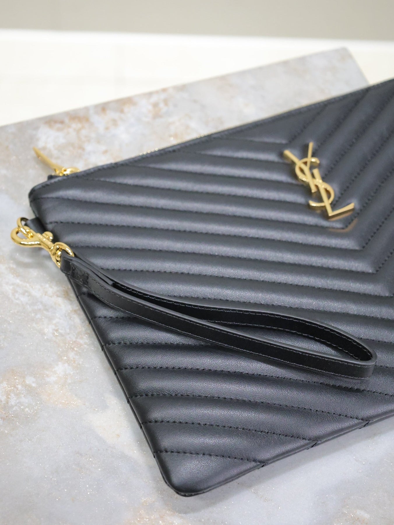 CLUTCH 30 IN BLACK QUILTED CALFSKIN GOLD BUCKLE