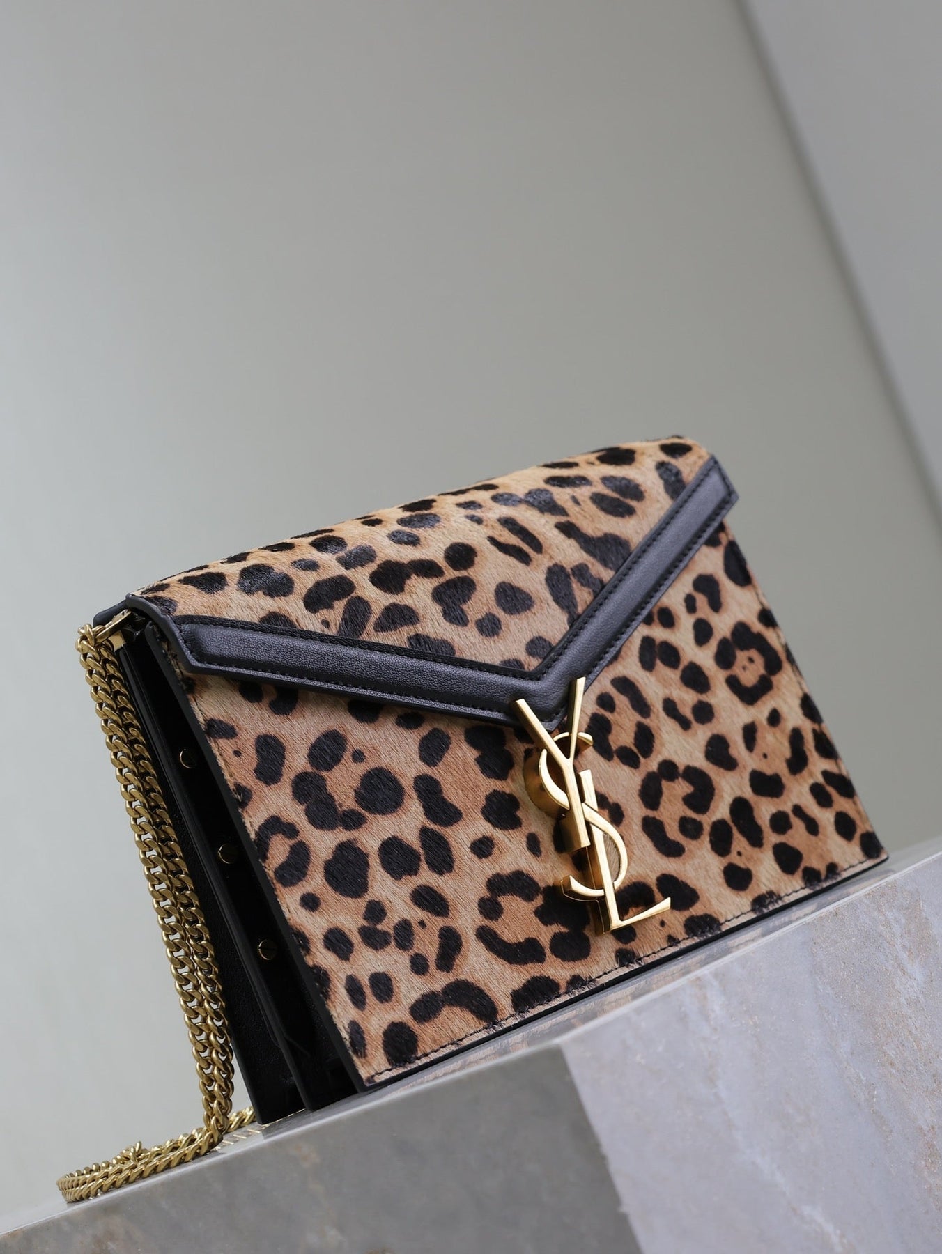 CASSANDRA CHAIN BAG 22 IN LEOPARD PRINT CALFSKIN GOLD HARDWARE