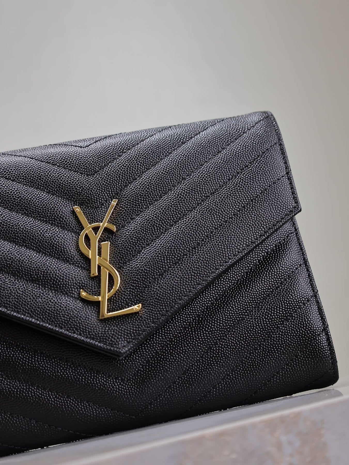 CASSANDRE CLUTCH 21 IN BLACK LAMBSKIN GOLD HARDWARE