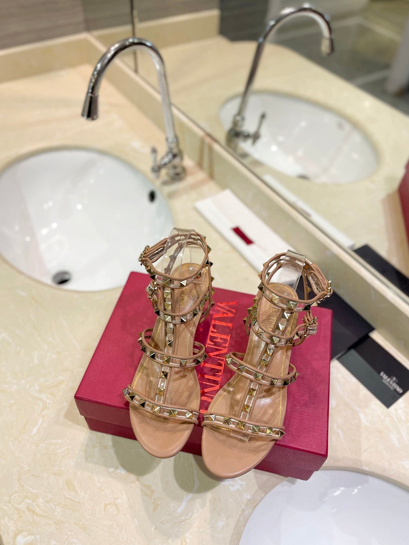 ROCKSTUD SANDAL WITH STRAP IN CAMEL BROWN CALFSKIN 60 MM