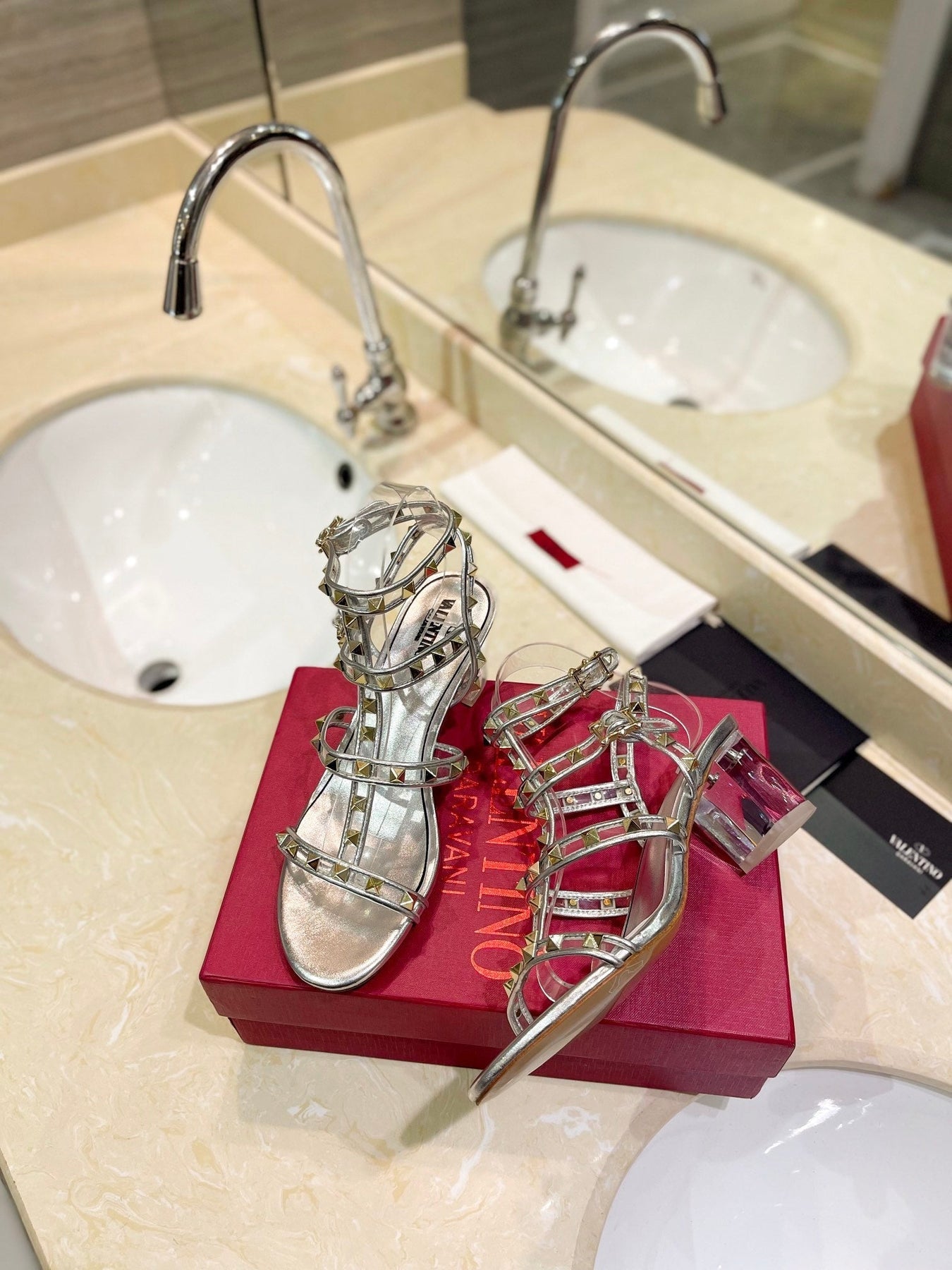 ROCKSTUD SANDAL WITH STRAP IN SILVER CALFSKIN 60 MM