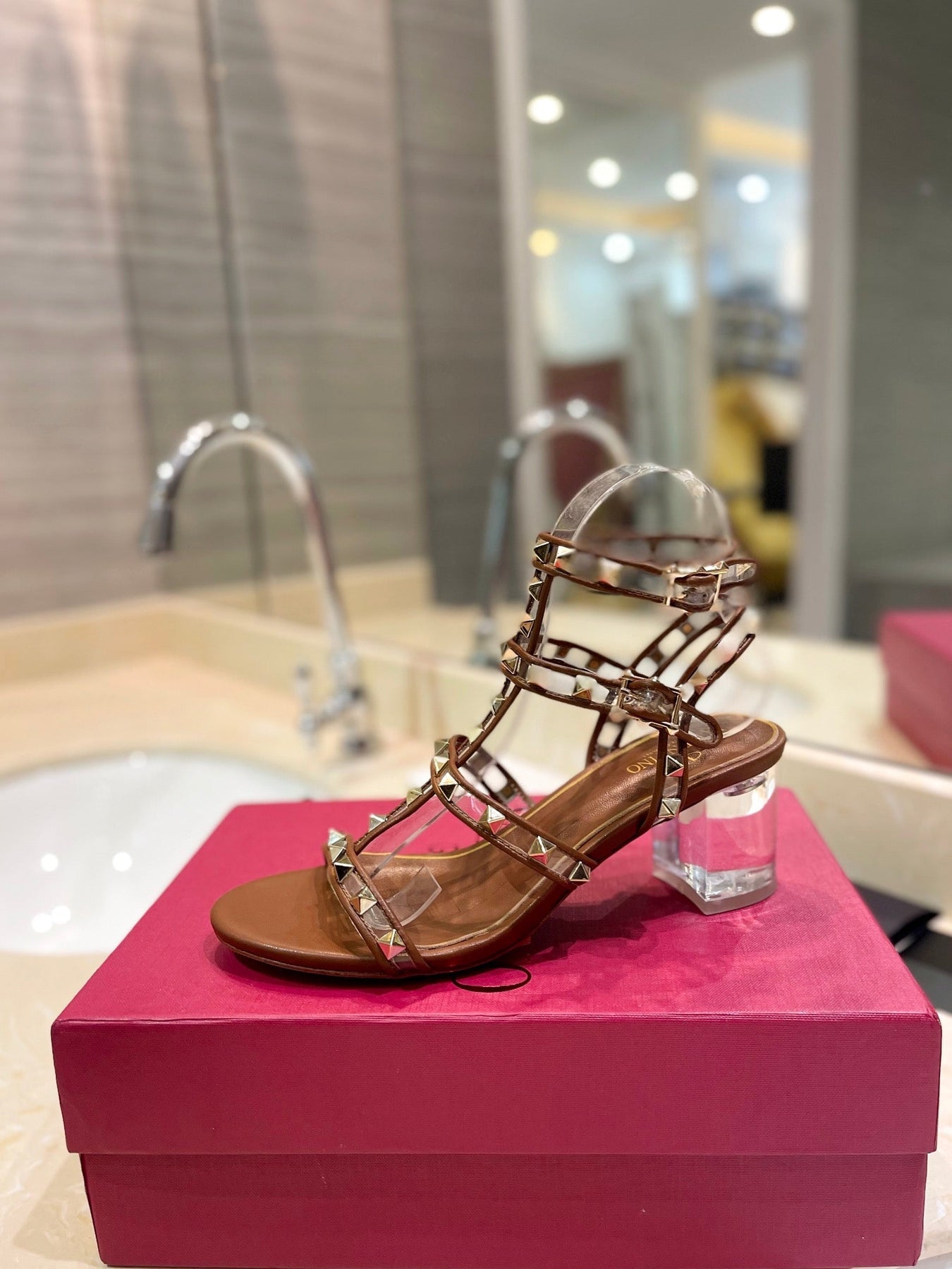 ROCKSTUD SANDAL WITH STRAP IN BRONZE BROWN CALFSKIN 60 MM