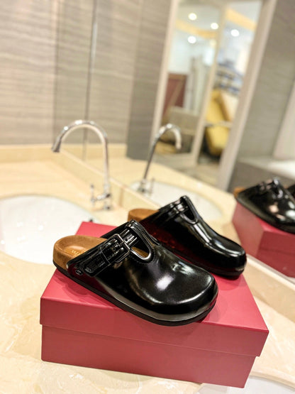 FUSSFRIEND BLACK PATENT CALFSKIN LEATHER SABOT