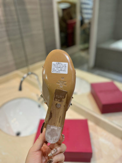 ROCKSTUD MULE SANDALS WITH TRANSPARENT HEEL IN SAND BROWN CALFSKIN