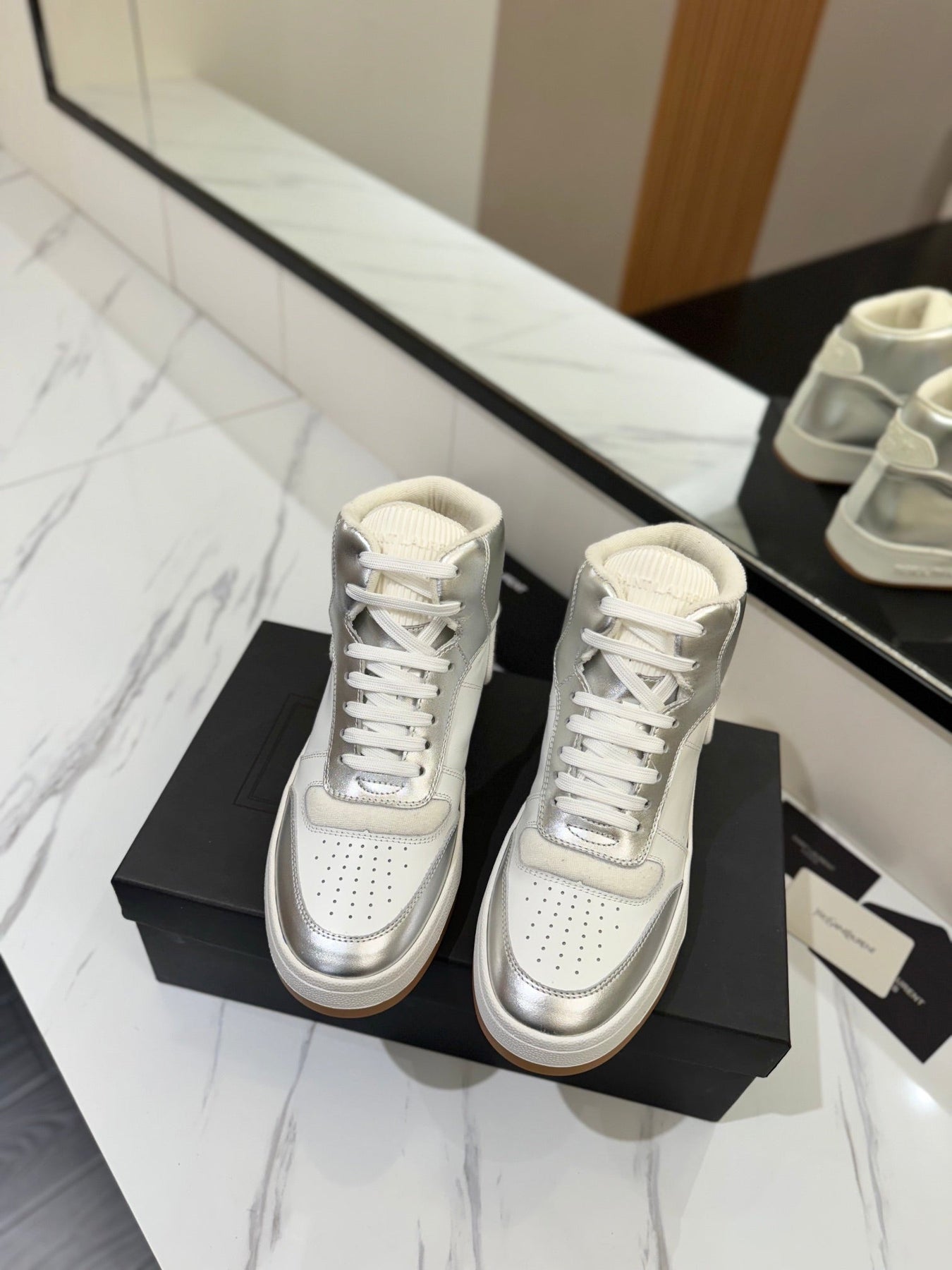 MID-TOP SNEAKERS IN SILVER MIX WHITE LAMBSKIN