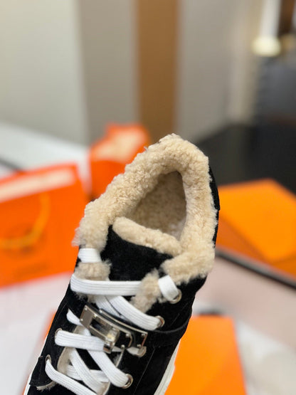 DAY SNEAKER IN BLACK SUEDE AND FLEECE LINING