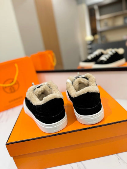 DAY SNEAKER IN BLACK SUEDE AND FLEECE LINING