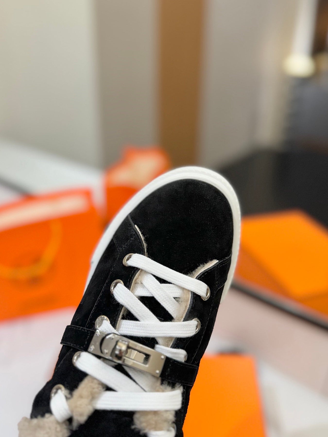 DAY SNEAKER IN BLACK SUEDE AND FLEECE LINING