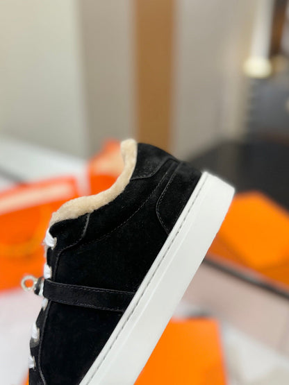 DAY SNEAKER IN BLACK SUEDE AND FLEECE LINING