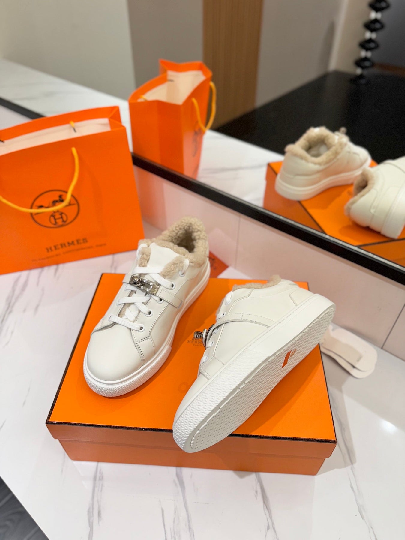 DAY SNEAKER IN WHITE CALFSKIN AND FLEECE LINING