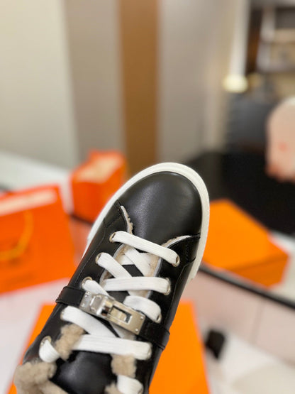 DAY SNEAKER IN BLACK CALFSKIN AND FLEECE LINING